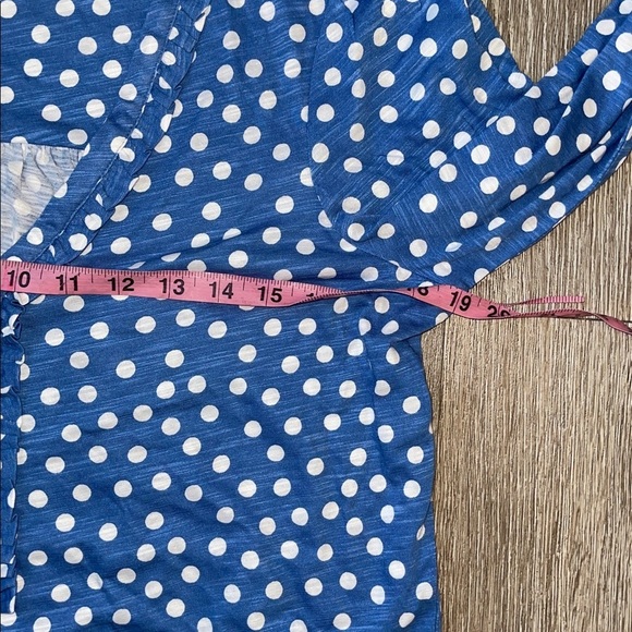 Boden Women's Blue Poppy Ruffled Henley Top- River, Abstract Spot Size 8 - Picture 4 of 6